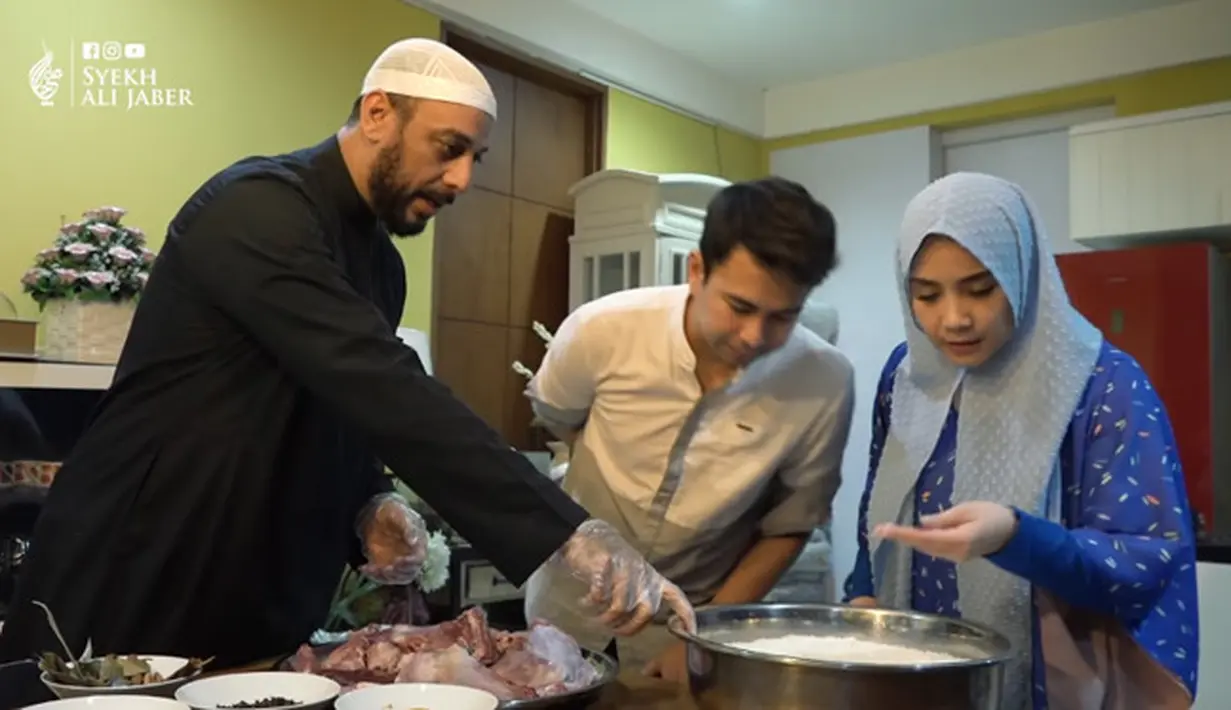 Syeh Ali Jaber Masak bareng Raffi Ahmad dan Nagita Slavina (Youtube/Syekh Ali Jaber)