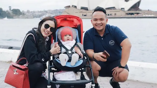 Momo Geisha bersama suami