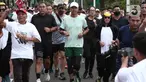 Calon presiden nomor urut 3 Ganjar Pranowo berlari pagi bersama masyarakat dalam acara Penguin SeliweRun di Senayan Park, Jakarta Pusat, Minggu (14/1/2024). (merdeka.com/ Arie Basuki)