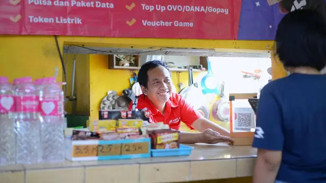 Juragan Udin, salah satu Mitra Bukalapak dari Yogyakarta. Pertumbuhan bisnis Mitra Bukalapak yang semakin kuat membawa Mitra Bukalapak menjadi penyumbang terbesar pendapatan grup BUKA pada kuartal pertama 2024. (Foto: Bukalapak)