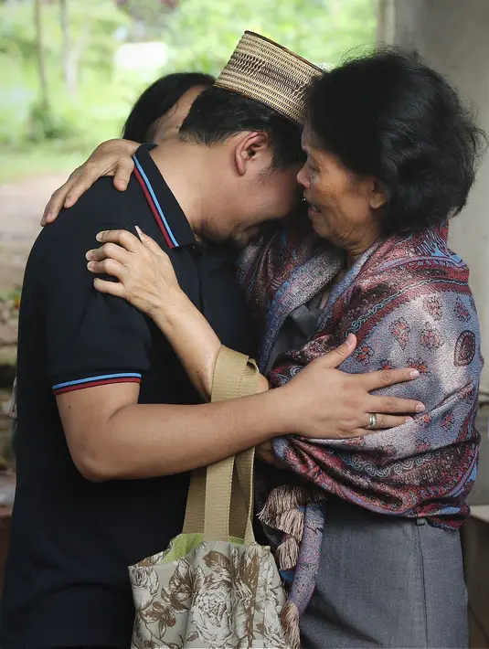 Berusaha kuat dan tegar menerima kenyataan ini, namun Indra Bekti mengakui tetap merasa syok dan terpukul saat mendengar Kenward Athar Indrabekti meninggal dunia. (Bambang E. Ros/Bintang.com)