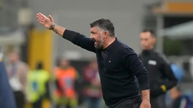 Gennaro Gattuso bereaksi saat melawan Norwegia