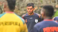 Ricardo Salampessy kembali ke Persipura Jayapura usai membawa Pusamania Borneo FC juara Piala Gubernur Kaltim. (Bola.com/Iwan Setiawan)