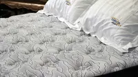 Dekorasi Ranjang dengan Spring Bed Motif Batik