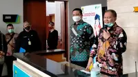 Wali Kota Bandung Oded M. Danial memberikan keterangan pers perihal pengambilan kebijakan Pembatasan Sosial Berskala Besar (PSBB) proporsional di Balai Kota Bandung, Kamis (3/12/2020). (Liputan6.com/Huyogo Simbolon)
