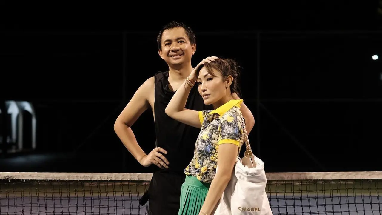 Tampilan Mewah Ayu Dewi Main Tenis Bareng Regi Datau, Tenteng Tas Rp80 Juta