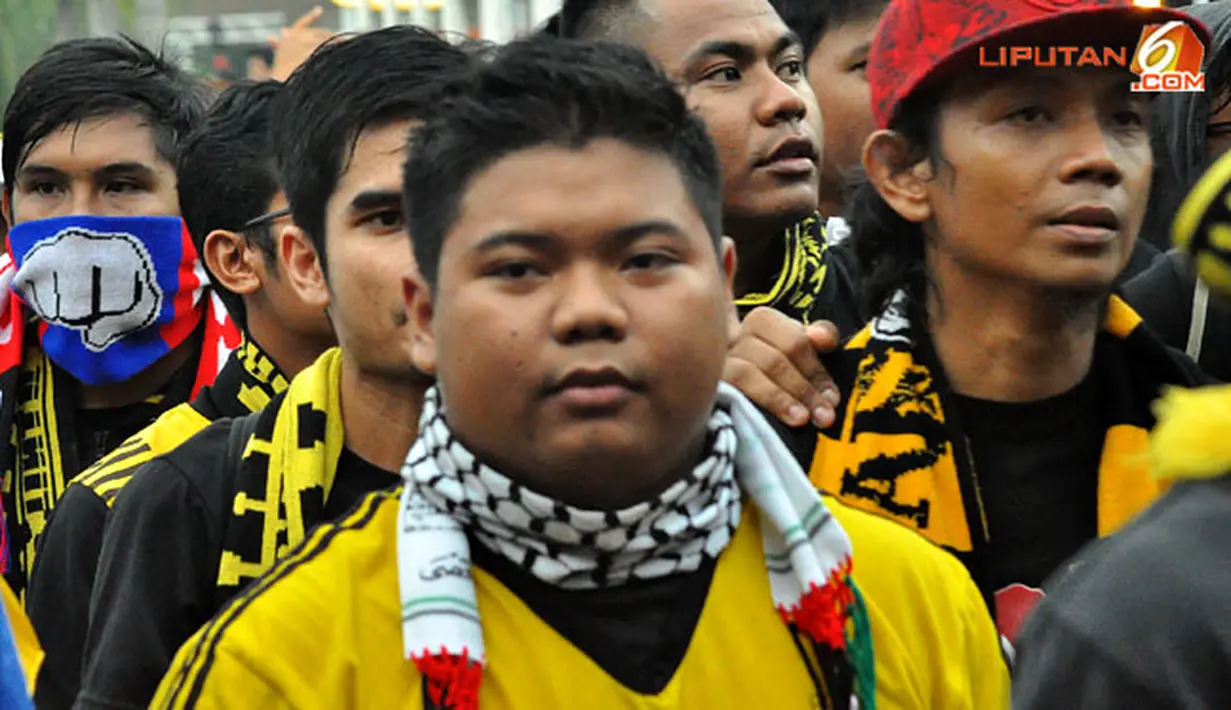 Suporter Laga Pertandingan Piala AFF Suzuki 2012 antara Malaysia vs Indonesia di Stadion Bukit Jalil, Kuala Lumpur, Malaysia, pada 1 November 2012.