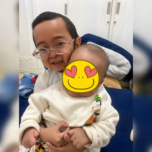6 Momen Daus Mini Asuh Anak Bungsu, Ayah Siaga Penuh Kasih Sayang