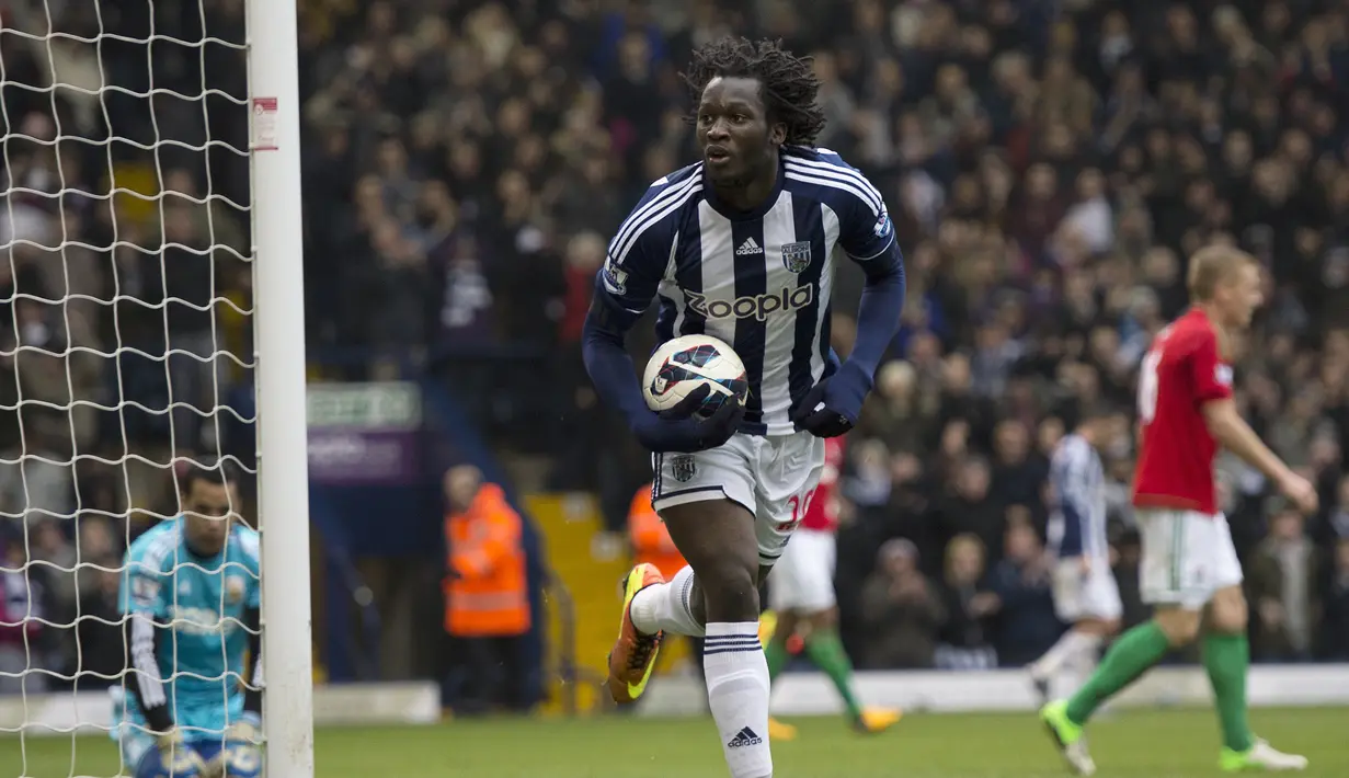 3. West Bromwich Albion (Pinjaman/17 Gol). Romelu Lukaku dipinjamkan oleh Chelsea ke West Bromwich Albion selama 1 musim, yaitu musim 2012/2013. Ia berhasil menjadi pilihan utama dan mencetak 17 gol dalam 38 penampilannya di semua ajang kompetisi. (AFP/Adrian Dennis)