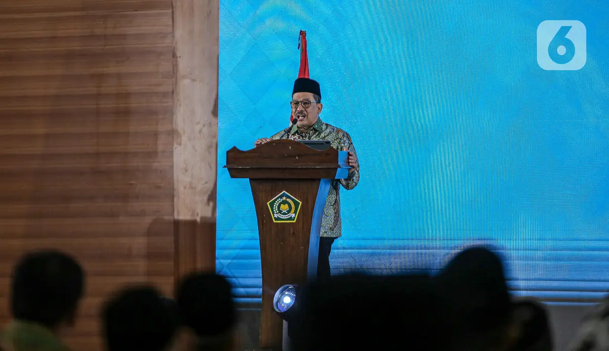Wakil Menteri Agama DR. H. Zainut Tauhid menyampaikan sambutan saat menghadiri sosialisasi Kampung Zakat Nasional di Jakarta, Kamis (24/11/2022). Kampung Zakat yang berkolaborasi dengan Kemenag, Baznas, LAZ, dan Pemda se-Indonesia untuk pemanfaatan zakat dalam rangka membantu pemerintah dalam pengentasan kemiskinan telah tersebar di 18 titik. (Liputan6.com/Faizal Fanani)