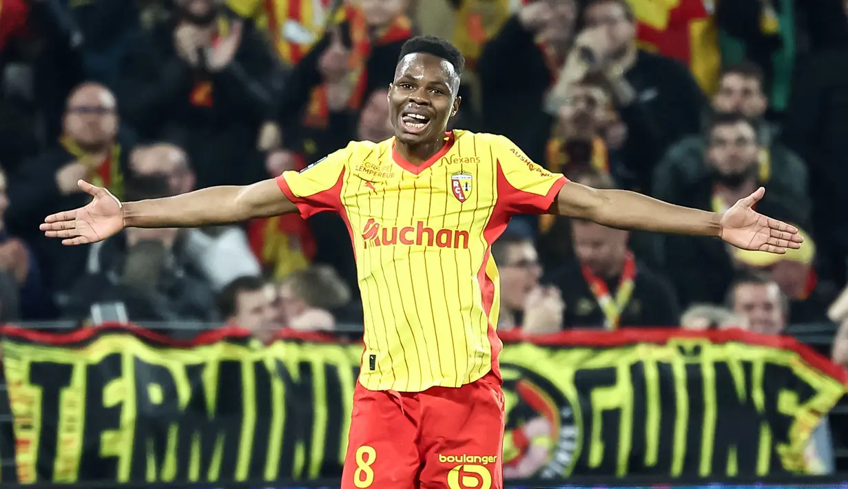 Hasil tersebut membuat RC Lens menggeser posisi Paris Saint-Germain dari puncak klasemen sementara Ligue 1. (AFP/Sameer Al-Doumy)