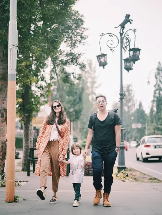 Dalam unggahannya, Ringgo Agus menyebutkan jika kota Yogyakarta ini adalah tempat yang spesial. Ringgo menyebutkan jika di sanalah ia bertemu dengan Sabai Dieter Morscheck. (Liputan6.com/IG/@ringgoagus)