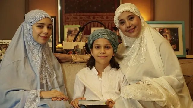 Ayu Azhari dan Anak-anaknya