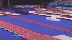 Aksi salto dan melayang di udara para pesenam dalam sebuah kejuaraan yang diselenggarakan di Birmingham Inggris. 