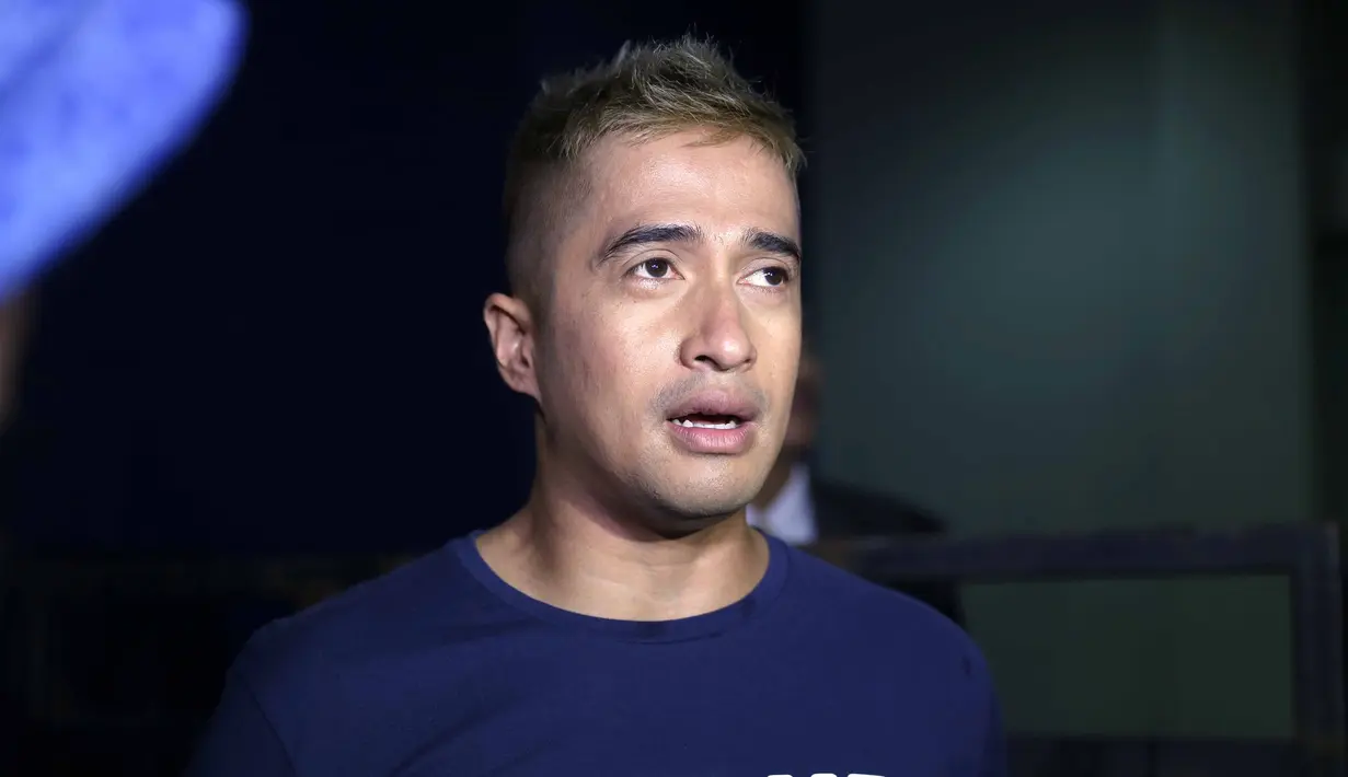 Sebagai seorang anak, keinginan untuk memenuhi keinginan orang tua pasti ada dalam benak. Seperti halnya Irfan Hakim yang berusaha menuruti keinginan ayahnya yang kini berangsur pulih dari sakitnya. (Nurwahyunan/Bintang.com)