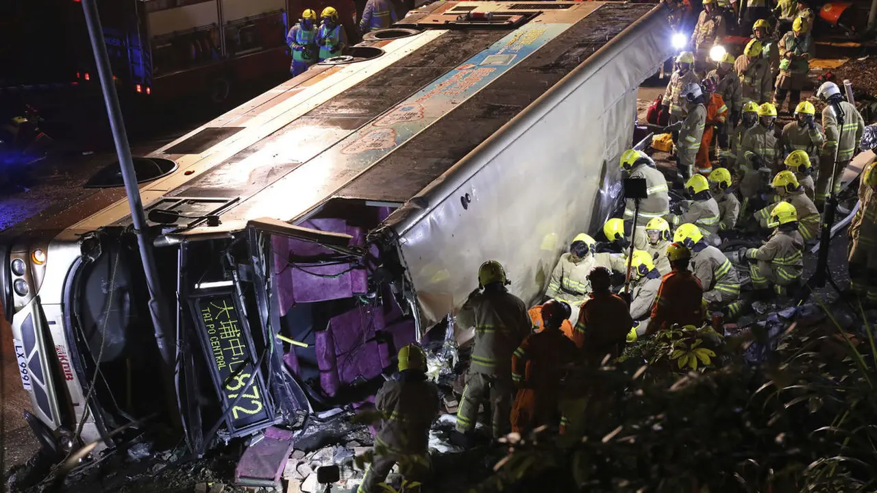 Kecelakaan bus di Hong Kong menyebabkan 18 orang meninggal - AP