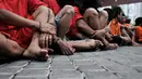 Tersangka dihadirkan saat rilis hasil Operasi Sikat Jaya 2019 di Mapolda Metro Jaya, Jakarta, Senin (25/11/2019). Operasi Sikat Jaya 2019 yang berlangsung pada 12-26 November di wilayah hukum Polda Metro Jaya berhasil menjaring 3.314 tersangka. (merdeka.com/Iqbal Nugroho)