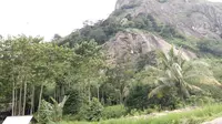 Meski banyak didatangi pendaki asing, fasilitas umum yang tersedia di Gunung Parang masih minim. (Liputan6.com/Abramena)