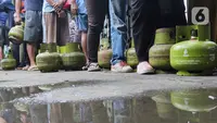 Larangan penjualan gas elpiji subsidi 3 kilogram pada toko-toko kelontong atau pengecer per 1 Februari 2025 menyebabkan warga kesulitan. (Liputan6.com/Herman Zakharia)