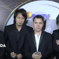 Armada mengalahkan band NOAH dalam SCTV Awards 2017.