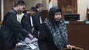 Pengadilan Tindak Pidana Korupsi Jakarta menjatuhkan vonis kepada dua mantan petinggi PT Pertamina (Persero) dalam perkara korupsi pengadaan Liquefied Natural Gas (LNG) atau gas alam cair. Tampak dalam foto, terdakwa kasus korupsi pengadaan Liquefied Natural Gas (LNG) atau gas alam cair yang merupakan Vice President Strategic Planning Business Development Direktorat Gas Pertamina periode 2012–2013, Yenni Andayani, usai sidang pembacaan putusan di Pengadilan Tindak Pidana Korupsi (Tipikor), Jakarta, Senin (4/5/2026). (merdeka.com/Arie Basuki)