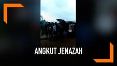 Video amatir jenazah di Garut yang diangkut menggunakan transportasi online viral di media sosial. Pihak keluarga jenazah mengaku memilih taksi online karena tak mampu bayar ongkos ambulans yang disediakan rumah sakit.