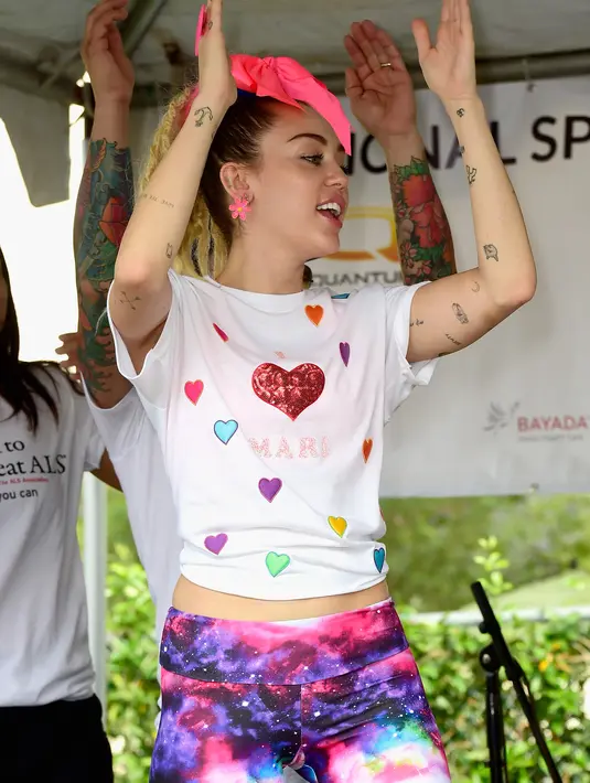 Pernah mengunjungi pusat LGBT di Los Angeles, Miley melaporkan telah mendapat banyak cerita dan pengalaman yang membuatnya berpikir keras. (AFP/Bintang.com)