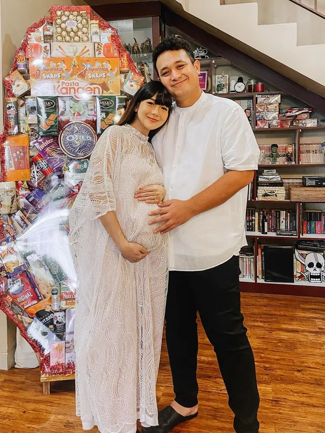 Segera Melahirkan, Ini 7 Maternity Shoot Gilang Dirga dan Adiezty Ferza