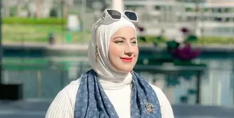 Selain momen liburannya, OOTD Tasyi Athasyia yang kerap tampil glamor dengan outfit serba branded curi atensi. @tasyiiathasyia.