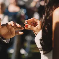 Menikah meniti masa depan./Copyright shutterstock.com