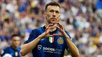Pemain asal Kroasia itu dikabarkan akan segera bergabung dengan Tottenham Hotspur dengan durasi kontrak dua tahun. Ivan Perisic sejatinya mendapat tawaran kontrak baru dari Inter namun panggilan dari Conte yang merupakan mantan pelatihnya itu sulit ditolak. (AFP/Miguel Medina)