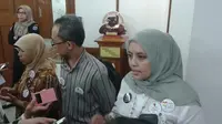 Ibunda Afriand siswa SMAN 3 korban tewas penganiayaan senior. (Liputan6.com/Hanz Jimenez Salim)