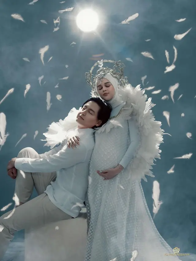Potret Maternity Shoot Cut Meyriska dan Roger Danuarta