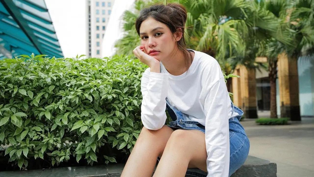 FOTO: Gaya OOTD Vanesha Prescilla dengan Baju Putih, Tampil Menawan