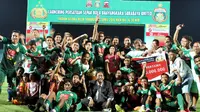 Bhayangkara Surabaya United menjadi yang terbaik pada ajang Trofeo Kapolda Jatim. (Bola.com/Zulfirdaus Harahap)