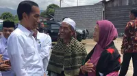 Presiden Jokowi bertemu ayah angkat di Aceh (foto: twitter Jokowi)