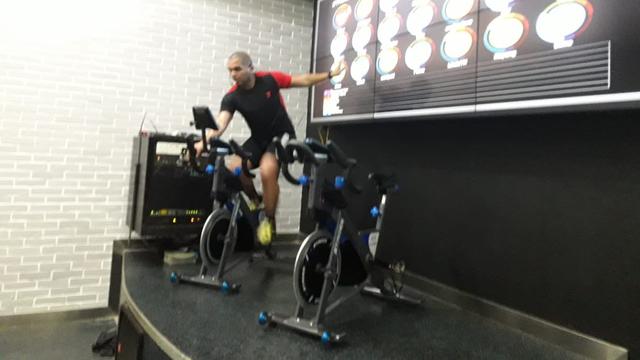 Sensasi Berpeluh di Kelas Sepeda Statis Pro-Cycling