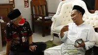 Gubernur Jawa Tengah Ganjar Pranowo bertemu dengan tokoh ulama Gus Baha di kediamannya. (Istimewa)
