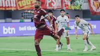 Kapten PSM Makassar, Yuran Fernandes mengeksekusi tendangan penalti saat menghadapi Persita Tangerang dalam laga pekan ke-24 BRI Super League 2025/2026 di Stadion Gelora BJ. Habibie, Parepare, Senin (2/3/2026). (Dok. PSM)