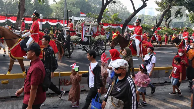 Antusiasme Masyarakat Ikuti Kirab Budaya Bendera Pusaka