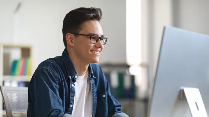 Cowok Mageran Tapi Tetap Rapi? Ini Rahasia Perawatan Simpel yang Lagi Digemari