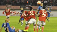 Duel bergengsi Persija Jakarta kontra Persib Bandung berakhir imbang tanpa gol di Stadion Manahan, Solo, Sabtu (5/11/2016). (Bola.com/Romi Syahputra)
