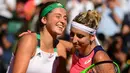 Petenis putri Latvia, Jelena Ostapenko, usai pertandingan melawan petenis Swiss, Timea Bacsinszky di semifinal Prancis Terbuka di Roland Garros, Paris Jumat (9/6/2017). Jelena Ostapenko menang dengan skor 7-6(4), 3-6, 6-3. (EPA/Caroline Blumberg)