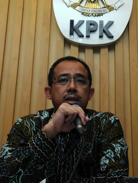 Dirjen Bea dan Cukai, Heru Pambudi memberikan keterangan pers di Gedung KPK, Jakarta, (29/1). KPK dan Direktorat Jenderal Bea dan Cukai juga bekerja sama dalam sinergi dengan instasi penegak hukum di Indonesia. (Liputan6.com/Helmi Afandi)