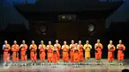 Biksu Shaolin memberi hormat kepada penonton dalam acara Shaolin Warriors, Jakarta, (18/2). Pertunjukkan akan diadakan mulai dari tanggal 19-21 Februari 2016. (Liputan6.com/Yoppy Renato)