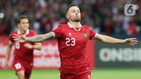 Pemain depan timnas Indonesia, Marc Anthony Klok merayakan golnya ke gawang Thailand pada laga lanjutan kualifikasi Grup A Piala AFF 2022 di Stadion Utama Gelora Bung Karno, Jakarta, Kamis (29/12/2022). Laga berakhir imbang 1-1 meski Indonesia sempat unggul lewat gol yang dicetak Marc Anthony Klok lewat titik putih. (Liputan6.com/Helmi Fithriansyah)