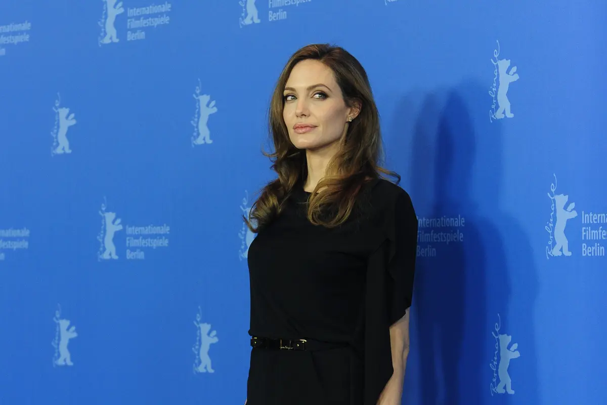 [Bintang] Angelina Jolie 