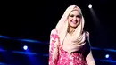 Dalam Konser Raya 21 Indosiar, Siti menjadi pembuka berduet dengan penyanyi Iyet Bustami membawakan lagu Laksmana Raja di Laut. (Andy Masela/Bintang.com)