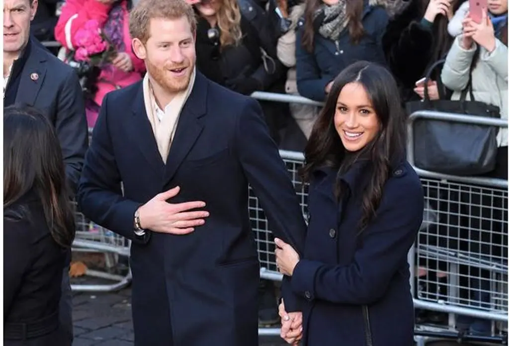 Acara publik resmi pertama Pangeran Harry and Meghan Markle di Nottingham, 1 Desember 2017. (via Huffington Post/Getty Images)