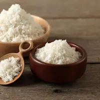 Sering bangun dengan wajah sembap dan berat? Bisa jadi karena makanan yang kamu konsumsi semalam, lho! Yuk, cari tahu jenis makanan yang diam-diam bikin wajah kembung  dan harus dihindari. (Foto dok: Freepik/ikarahma).